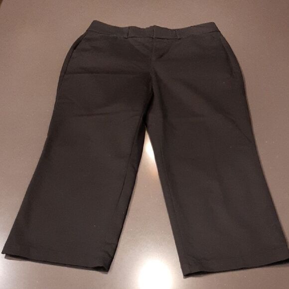 Dockers Ideal Fit Black Cropped Pants - Picture 1 of 10